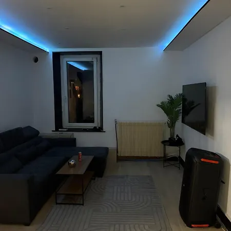 Familiale Sous Les Toits *