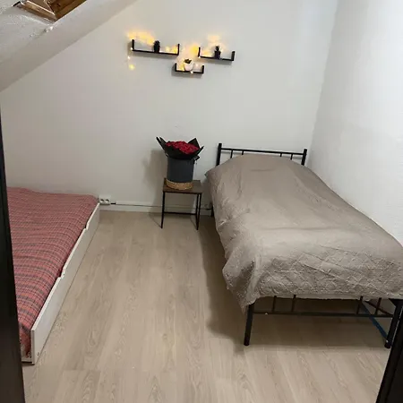 Familiale Sous Les Toits