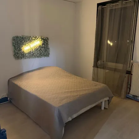 Familiale Sous Les Toits شقة